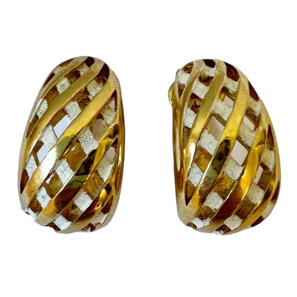 Trifari Vintage Basket Weave Gold with White Inlay Clip On Earrings - Picture 1 of 4